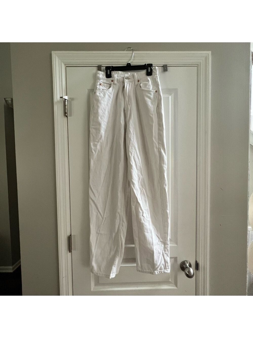 Women’s & Denim 90’s Baggy Jeans Ultra High Waist. White denim. Size 2